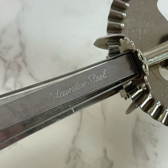 Vintage 1940’s Ekco Handheld Mixer - Picture 8 of 8